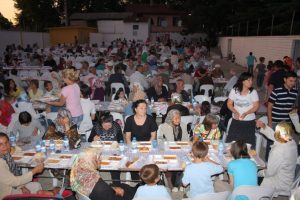 Yenişehir'de engelliler meclisinin iftar keyfi