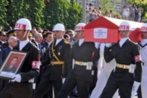 Herkes şehit binbaşının kahramanlığını konuşuyor