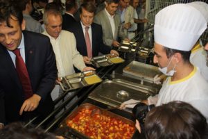İşadamları vatandaşlarla orucunu a&ccedil;tı
