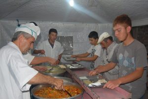 800 yıllık k&ouml;yde Ramazan boyu toplu iftar geleneği