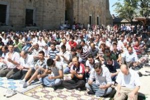 Ramazan'ın son Cumasında camiler doldu taştı