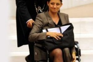 Kadın vekillere tarihi izin