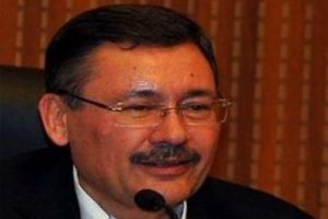 CHP'yi karıştıran başkana y&uuml;klendi!