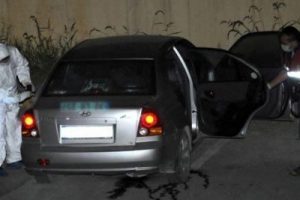 Otomobildeki cesedi vatandaşlar buldu