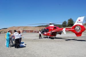 Hava ambulansı bayram &ouml;ncesi de mesaide
