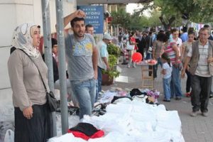 Bursa'da ODT&Uuml;'l&uuml; işportacının ge&ccedil;im savaşı