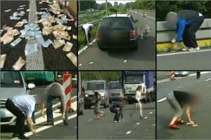 Otoyola sa&ccedil;ılan paraları b&ouml;yle kapıştılar