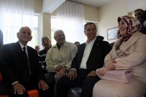 Arın&ccedil;'tan huzurevine ziyaret