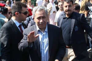 Bakan Arın&ccedil;'tan resepsiyon ve e-muhtıra yorumu