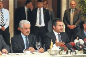 Bakan &ouml;n&uuml;nde dev kavga