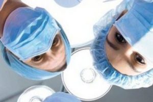 'Uyanık' beyin ameliyatında doktorla konuşan hasta var