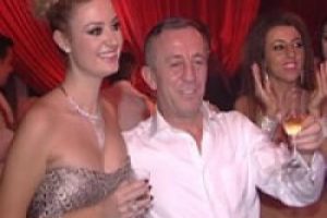 Ali Ağaoğlu'ndan sevgilisine tatil kıyağı