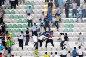 Dostluk ma&ccedil;ına g&ouml;lge d&uuml;şt&uuml;, trib&uuml;nler karıştı