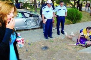 Gen&ccedil; kız parka daldı: 4 yaralı
