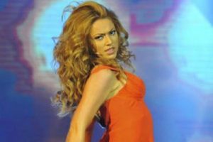 Hadise'ye 8 koruma