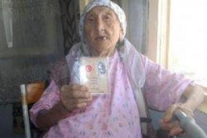 D&uuml;nya'nın en yaşlı kadını T&uuml;rk oldu