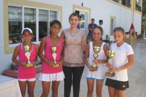 B&uuml;y&uuml;kşehir tenis&ccedil;isinden &ccedil;ifte şampiyonluk