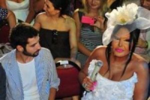Berk Diva'yla bir ev ve araba karşılığında birlikte olmuş