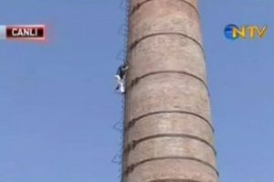 CHP toplantısında b&ouml;yle intihara kalkıştı