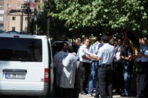 Diyarbakır'da g&uuml;venlik g&ouml;revlisi banka soydu