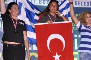 Yelken yarışında T&uuml;rk-Yunan bayrağı kavgası