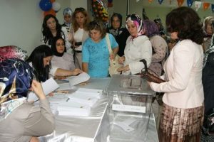 AK Parti'de kongre s&uuml;reci başladı