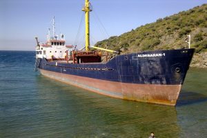 Mudanya sahillerinde karaya oturmuş gemi bulundu