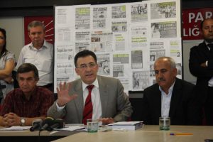 Akdoğan yine BESOB Başkanı Tak'a y&uuml;klendi