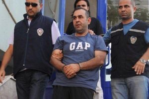 L&uuml;ks rezidansta silahlar konuştu