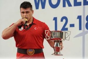 Kayaalp d&uuml;nya şampiyonu oldu