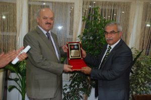 M&uuml;ft&uuml;y&uuml; ağlatan veda