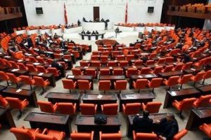 TBMM'de kadınlara pantolon yasağı kalkıyor
