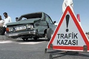Alkoll&uuml; yayaya kara yolunda otomobil &ccedil;arptı