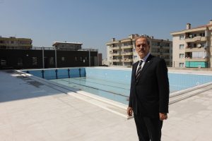 Yıldırım'da yaz kış y&uuml;zme keyfi
