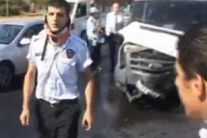 Banka arabasından kaza sonrası paralar yola sa&ccedil;ılınca