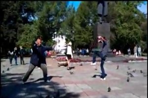 Merakla izlenen işte o dans