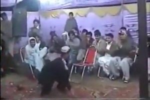 Bu da Pakistan yerel dansı!