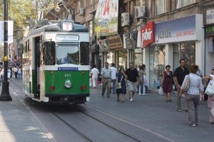 Nostaljik tramvaya vatandaş &ouml;vg&uuml;s&uuml;
