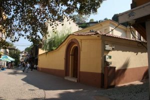 Sinagog bek&ccedil;isi başına sandalye ile vurularak &ouml;ld&uuml;r&uuml;ld&uuml;