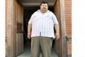 Kilosu y&uuml;z&uuml;nden işten kovuldu