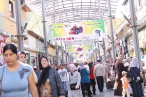 Bursalılar alışverişin tadını &ccedil;ıkardı
