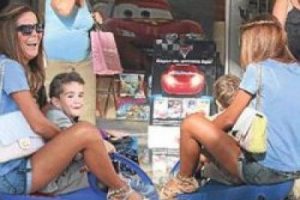 &Ouml;zlem Yıldız'ın i&ccedil;indeki &ccedil;ocuk dışarı &ccedil;ıktı