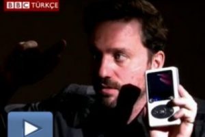 Kamerası hem elinde hem g&ouml;z&uuml;nde