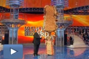Kafasında 1000 Yumurta taşıyor