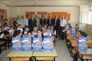 İneg&ouml;l Belediyesinden &ouml;ğrencilere kırtasiye desteği