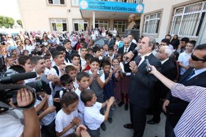 B&uuml;y&uuml;kşehir'den 20 bin &ouml;ğrenciye kırtasiye yardımı