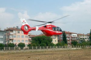 Helikopter ambulans 70'lik hastanın imdadına yetişti