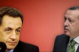 Erdoğan Sarkozy'nin y&uuml;z&uuml;ne s&ouml;yledi