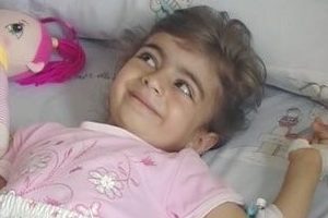 İkizini beş yıl karnında taşıdı