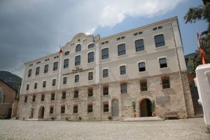 Modanın Oxford'u eğitime başlıyor